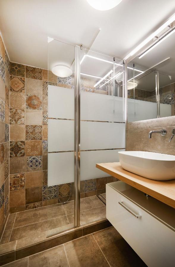 Chloe Boutique Apartments Nikis Athena Bagian luar foto