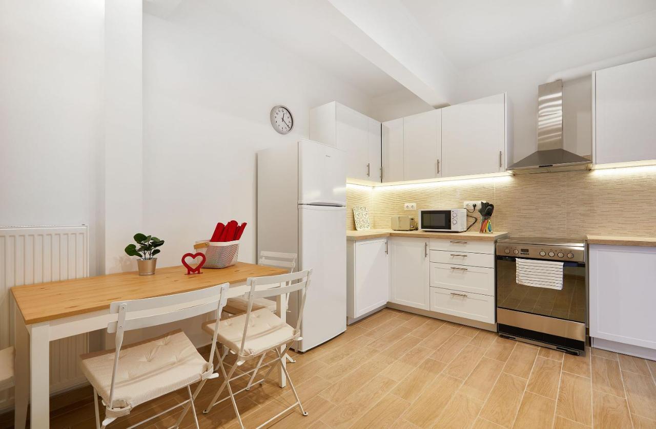 Chloe Boutique Apartments Nikis Athena Bagian luar foto